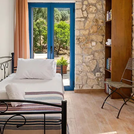 Stone House In Olive Grove - Former Denis Stone 特拉佩扎奇