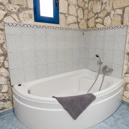 Stone House In Olive Grove - Former Denis Stone 特拉佩扎奇