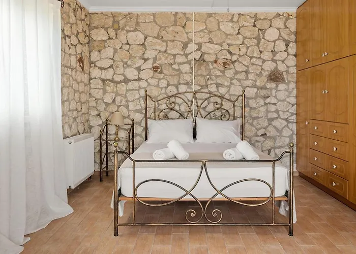 빌라 Stone House In Olive Grove - Former Denis Stone 트라페자키