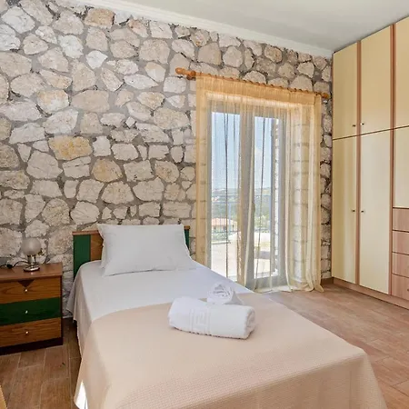 Stone House In Olive Grove - Former Denis Stone וילה