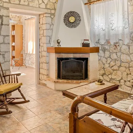 Stone House In Olive Grove - Former Denis Stone Vilă