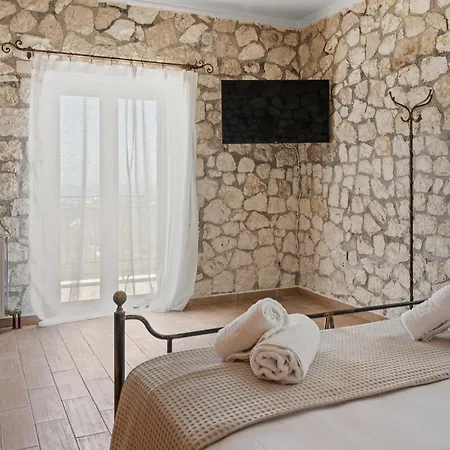 Stone House In Olive Grove - Former Denis Stone Vilă