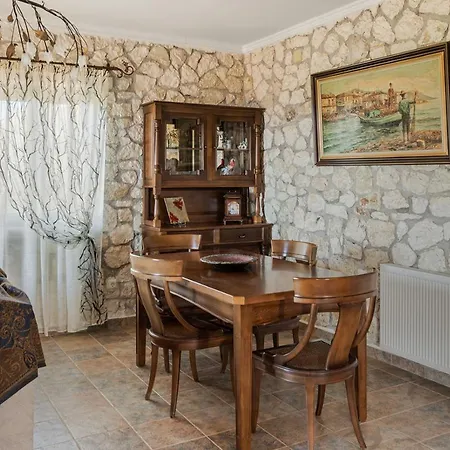 Βίλα Stone House In Olive Grove - Former Denis Stone Τραπεζάκι