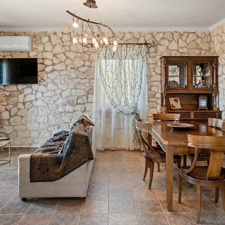 Stone House In Olive Grove - Former Denis Stone Vila *